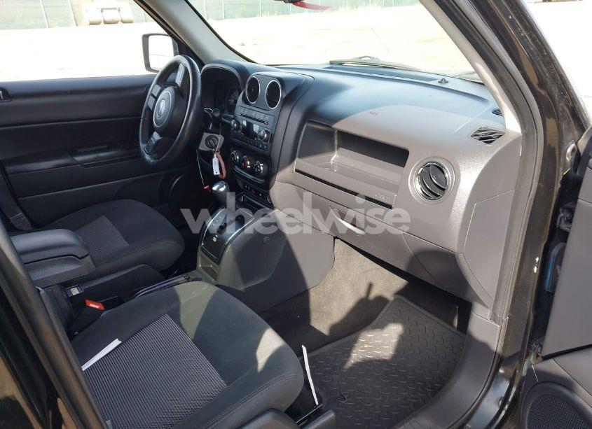 Photo 5 of 2017 Jeep Patriot LATITUDE 4X4 (VIN 1C4NJRFBXHD174100)