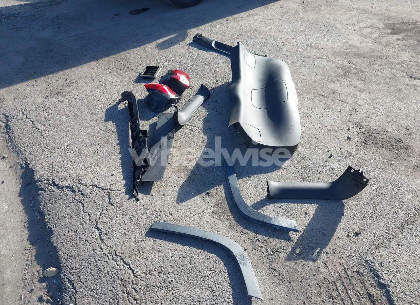 Photo 12 of 2015 Jeep Cherokee SPORT (VIN 1C4PJLAB0FW584774)