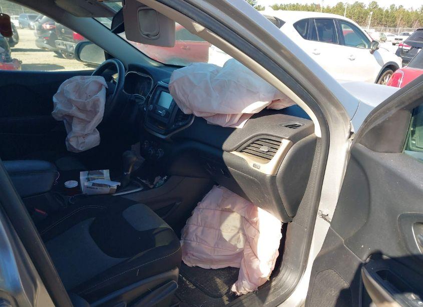 Photo 5 of 2017 Jeep Cherokee SPORT FWD (VIN 1C4PJLAB0HW592330)