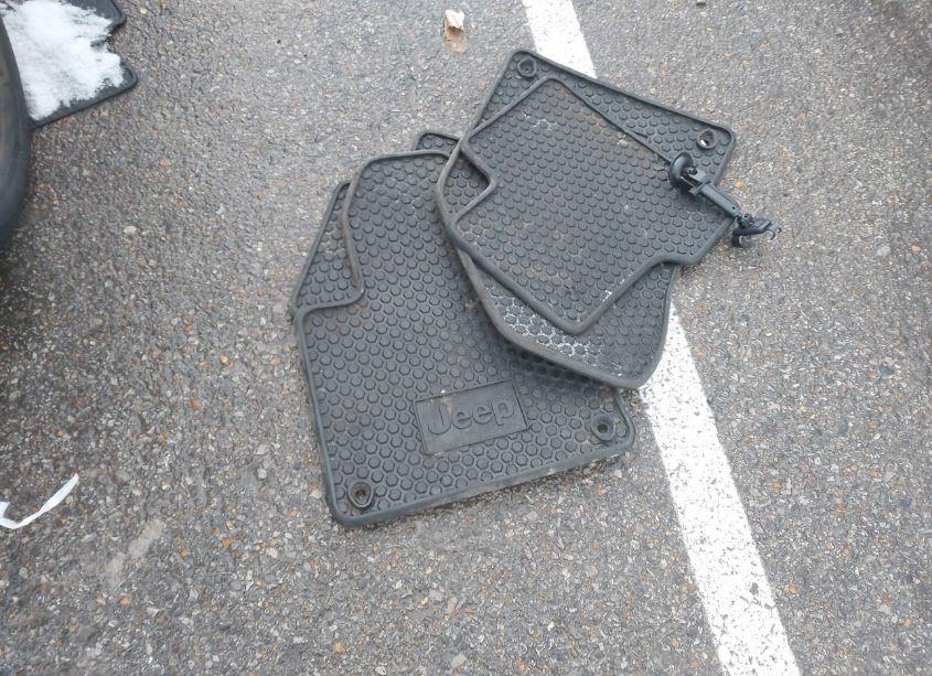 Photo 12 of 2015 Jeep Cherokee SPORT (VIN 1C4PJLAB1FW676718)