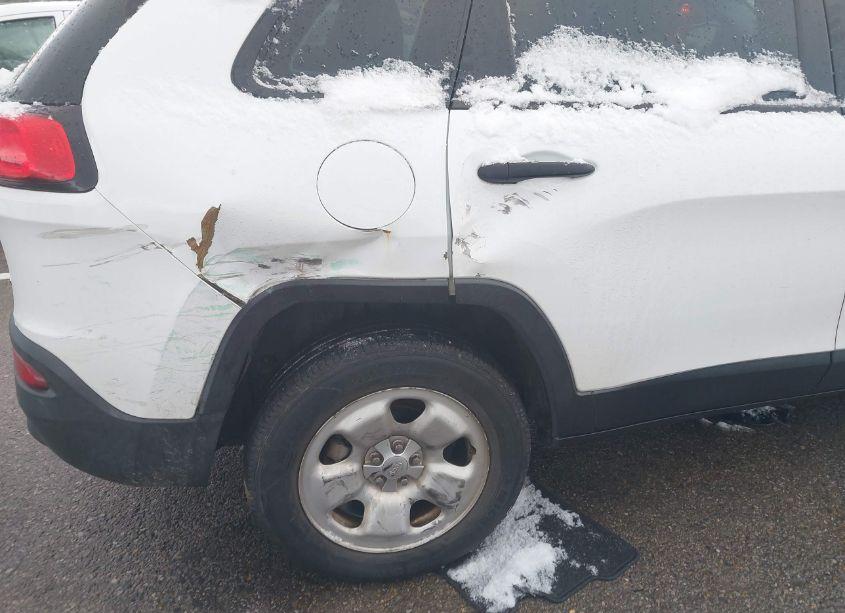 Photo 18 of 2015 Jeep Cherokee SPORT (VIN 1C4PJLAB1FW676718)