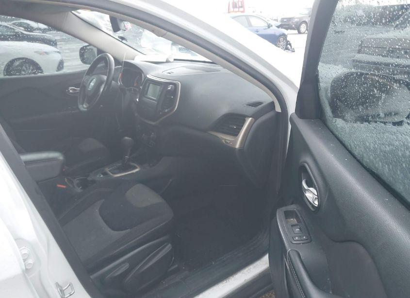 Photo 5 of 2015 Jeep Cherokee SPORT (VIN 1C4PJLAB1FW676718)