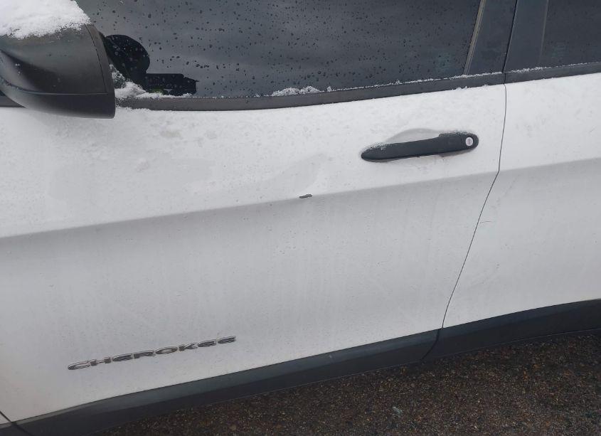 Photo 6 of 2015 Jeep Cherokee SPORT (VIN 1C4PJLAB1FW676718)