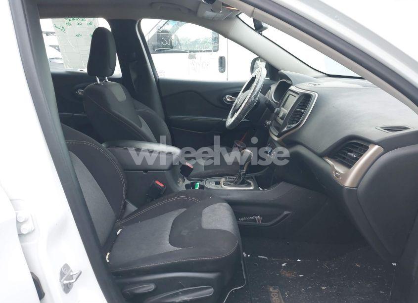 Photo 5 of 2016 Jeep Cherokee SPORT (VIN 1C4PJLAB1GW159968)