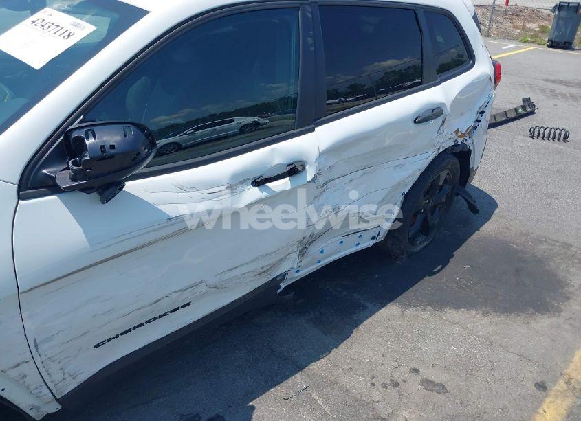 Photo 6 of 2016 Jeep Cherokee ALTITUDE (VIN 1C4PJLAB1GW336793)