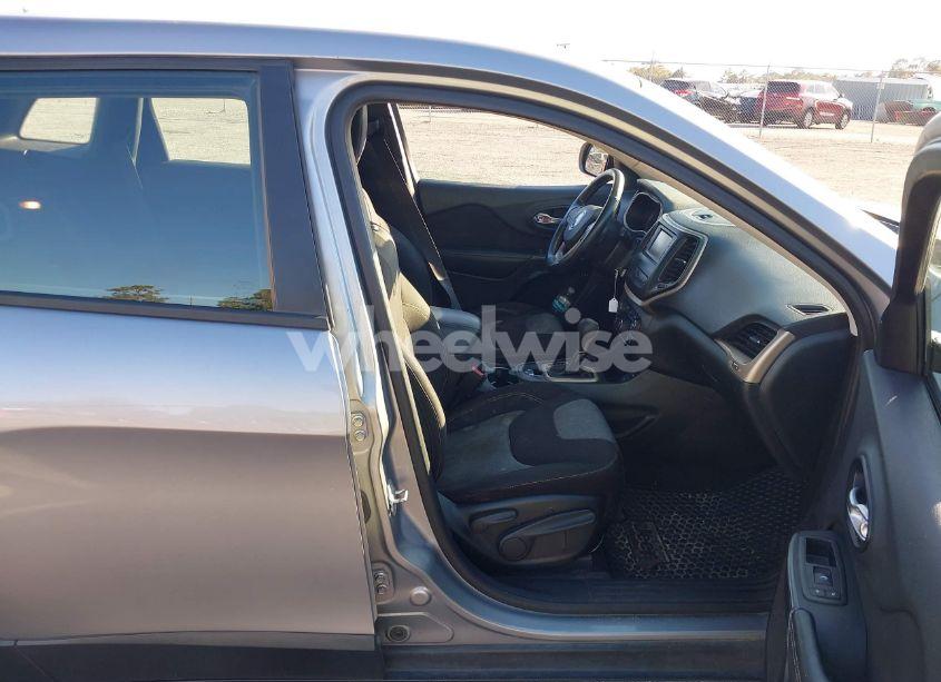 Photo 5 of 2015 Jeep Cherokee SPORT (VIN 1C4PJLAB2FW684620)