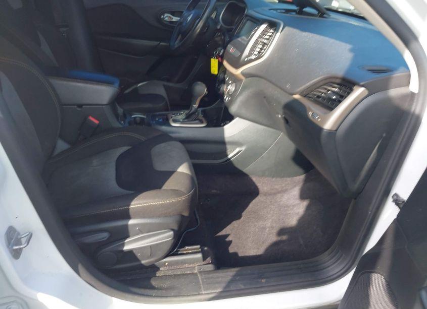 Photo 5 of 2016 Jeep Cherokee SPORT (VIN 1C4PJLAB3GW184306)