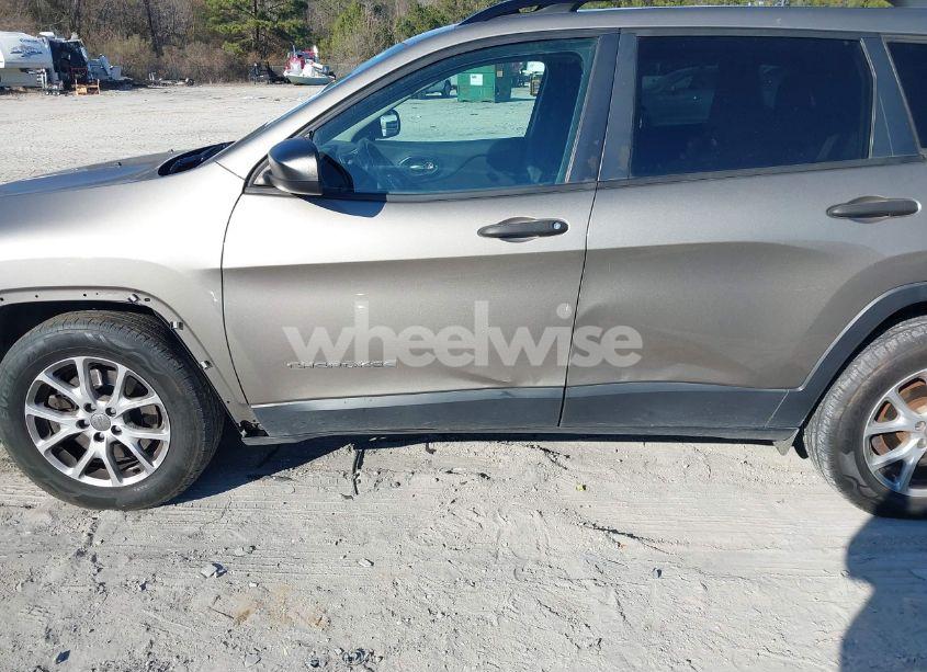 Photo 6 of 2017 Jeep Cherokee SPORT FWD (VIN 1C4PJLAB3HW653413)