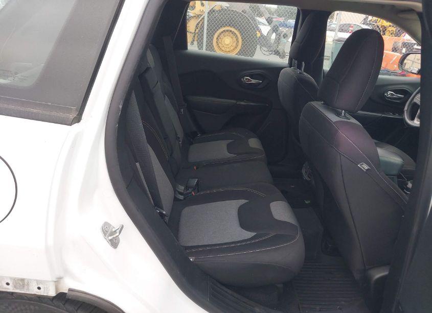 Photo 8 of 2014 Jeep Cherokee SPORT (VIN 1C4PJLAB4EW207489)