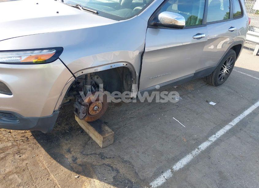 Photo 6 of 2015 Jeep Cherokee SPORT (VIN 1C4PJLAB4FW616612)