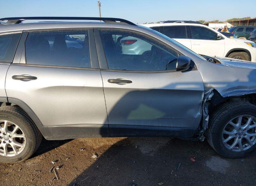 Photo 13 of 2015 Jeep Cherokee SPORT (VIN 1C4PJLAB5FW684241)