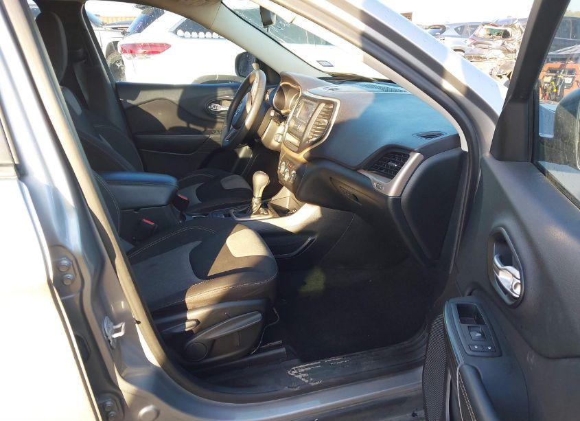 Photo 5 of 2015 Jeep Cherokee SPORT (VIN 1C4PJLAB5FW684241)