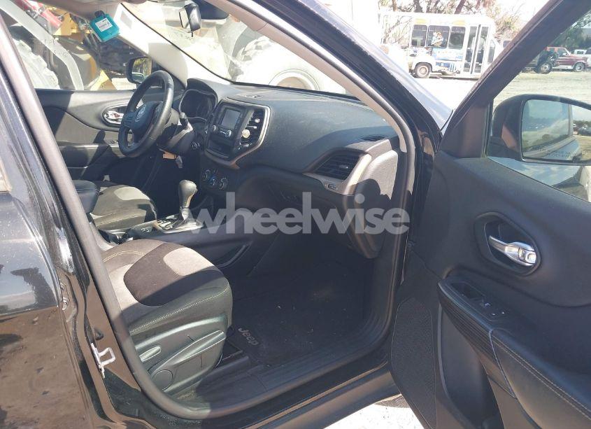 Photo 5 of 2017 Jeep Cherokee SPORT FWD (VIN 1C4PJLAB5HW559579)