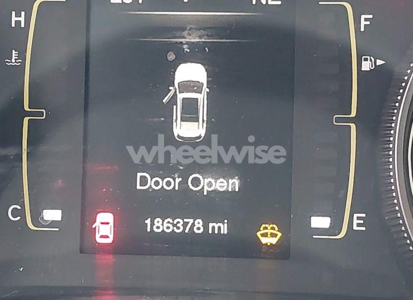 Photo 15 of 2015 Jeep Cherokee SPORT (VIN 1C4PJLAB6FW684202)