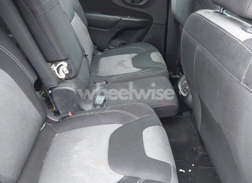 Photo 8 of 2015 Jeep Cherokee SPORT (VIN 1C4PJLAB6FW684202)