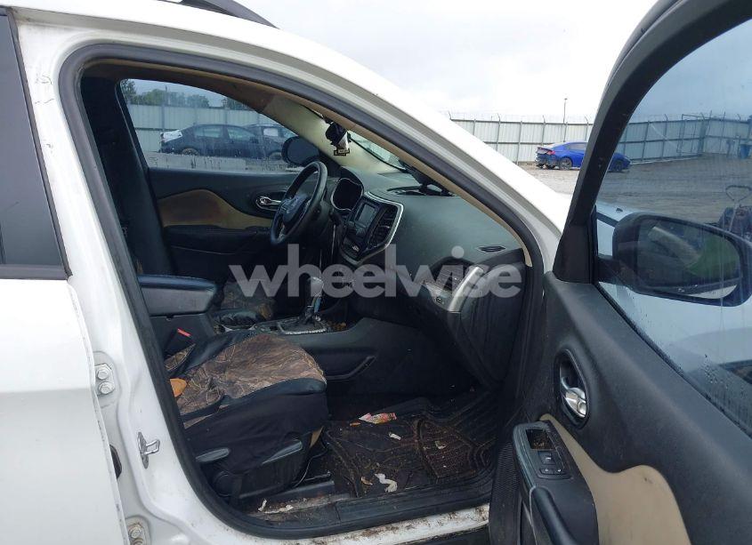 Photo 5 of 2016 Jeep Cherokee SPORT (VIN 1C4PJLAB6GW190729)