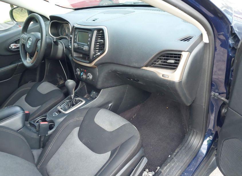 Photo 5 of 2016 Jeep Cherokee SPORT (VIN 1C4PJLAB6GW230310)