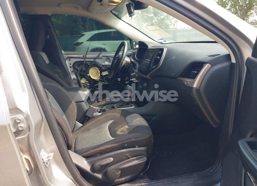 Photo 5 of 2016 Jeep Cherokee ALTITUDE (VIN 1C4PJLAB6GW324543)