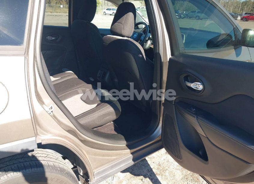 Photo 8 of 2017 Jeep Cherokee SPORT FWD (VIN 1C4PJLAB6HW508219)