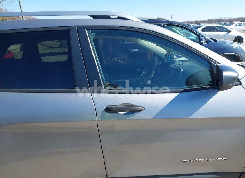 Photo 13 of 2015 Jeep Cherokee SPORT (VIN 1C4PJLAB7FW620475)