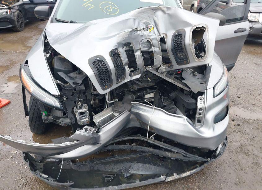 Photo 6 of 2015 Jeep Cherokee SPORT (VIN 1C4PJLAB7FW761594)