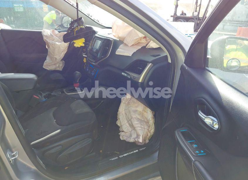 Photo 5 of 2016 Jeep Cherokee ALTITUDE (VIN 1C4PJLAB7GW323921)