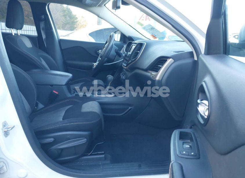 Photo 5 of 2016 Jeep Cherokee SPORT (VIN 1C4PJLAB8GW273546)