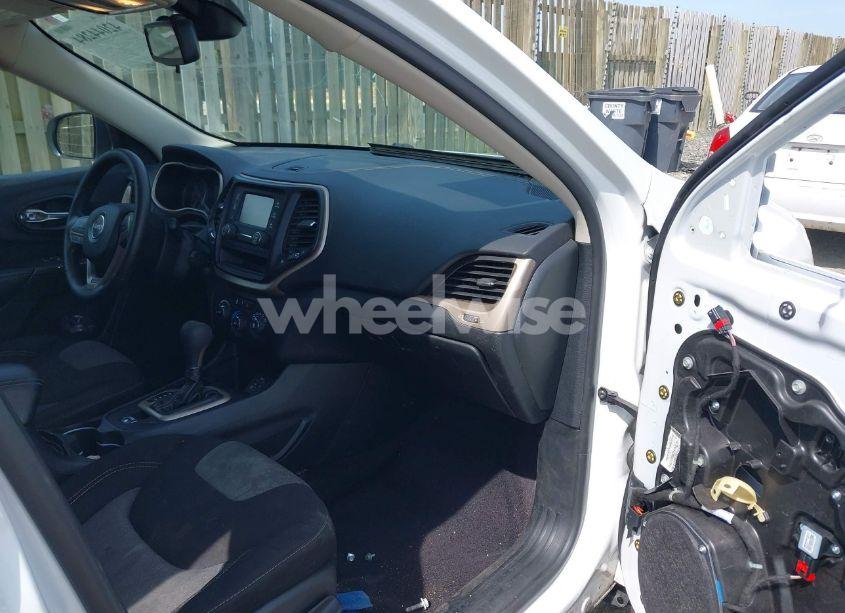 Photo 5 of 2016 Jeep Cherokee SPORT (VIN 1C4PJLAB9GW352580)