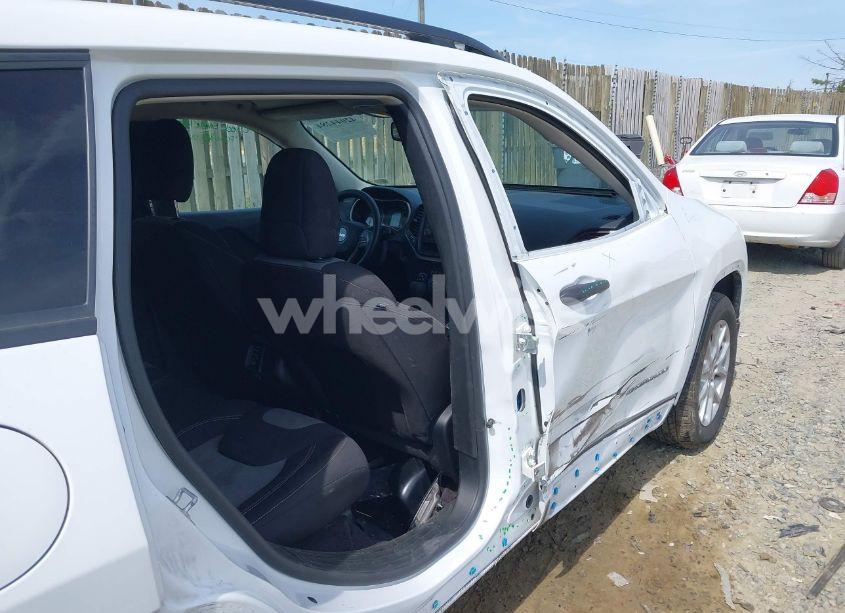 Photo 6 of 2016 Jeep Cherokee SPORT (VIN 1C4PJLAB9GW352580)