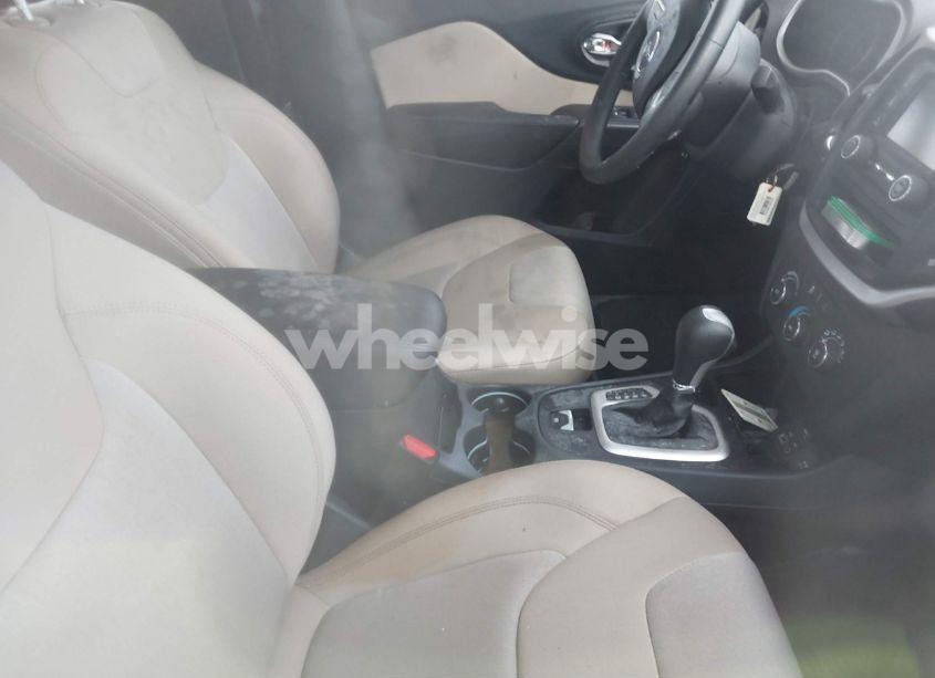 Photo 5 of 2015 Jeep Cherokee SPORT (VIN 1C4PJLABXFW720991)