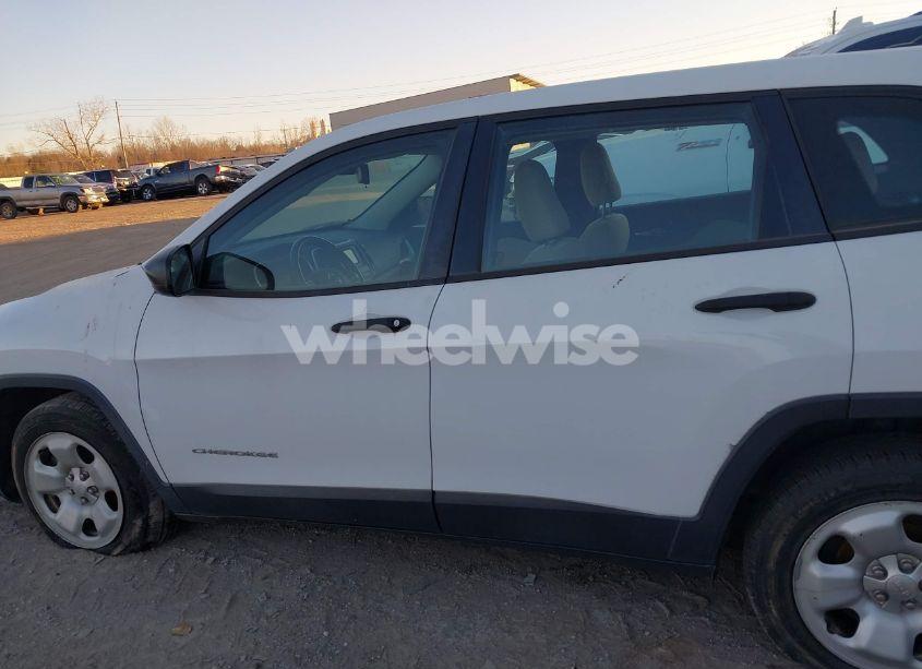 Photo 14 of 2016 Jeep Cherokee SPORT (VIN 1C4PJLABXGW297069)