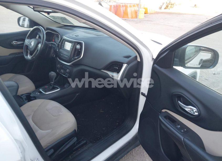 Photo 5 of 2016 Jeep Cherokee SPORT (VIN 1C4PJLABXGW297069)