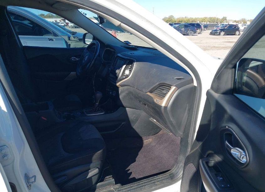 Photo 5 of 2017 Jeep Cherokee ALTITUDE FWD (VIN 1C4PJLABXHW666885)