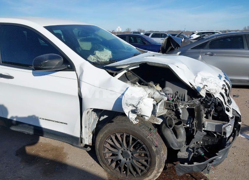 Photo 6 of 2016 Jeep Cherokee SPORT (VIN 1C4PJLAS4GW329417)