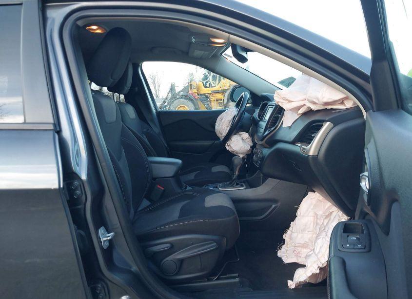 Photo 5 of 2016 Jeep Cherokee ALTITUDE (VIN 1C4PJLAS6GW378005)