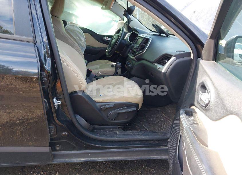 Photo 5 of 2016 Jeep Cherokee SPORT (VIN 1C4PJLAS9GW208334)