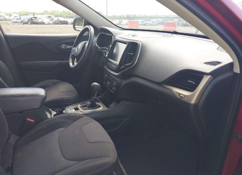 Photo 5 of 2015 Jeep Cherokee LATITUDE (VIN 1C4PJLCB0FW566109)