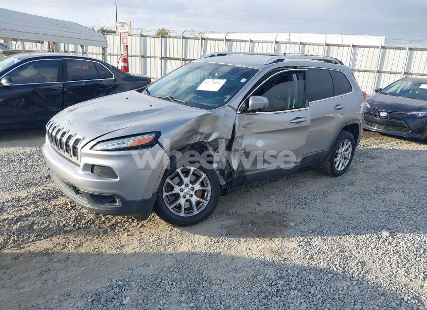 Photo 2 of 2015 Jeep Cherokee LATITUDE (VIN 1C4PJLCB0FW607600)