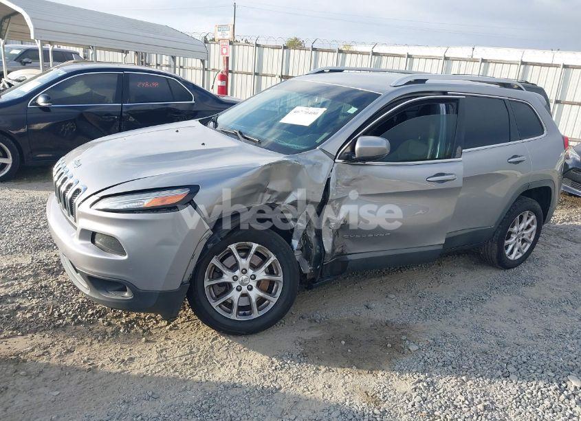 Photo 6 of 2015 Jeep Cherokee LATITUDE (VIN 1C4PJLCB0FW607600)