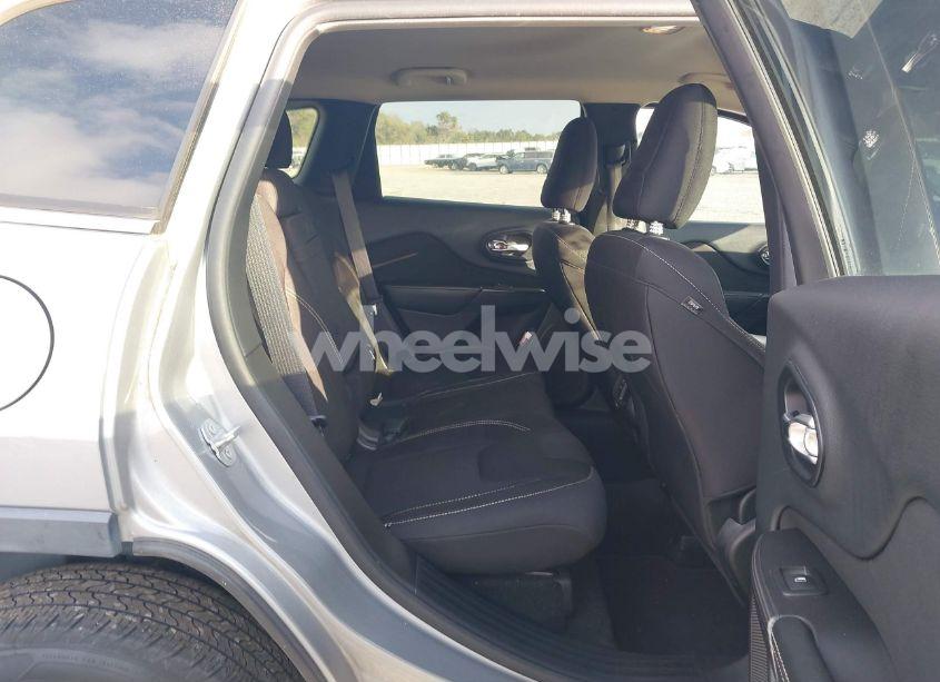 Photo 8 of 2015 Jeep Cherokee LATITUDE (VIN 1C4PJLCB0FW607600)