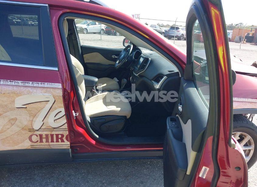 Photo 5 of 2015 Jeep Cherokee LATITUDE (VIN 1C4PJLCB0FW643402)