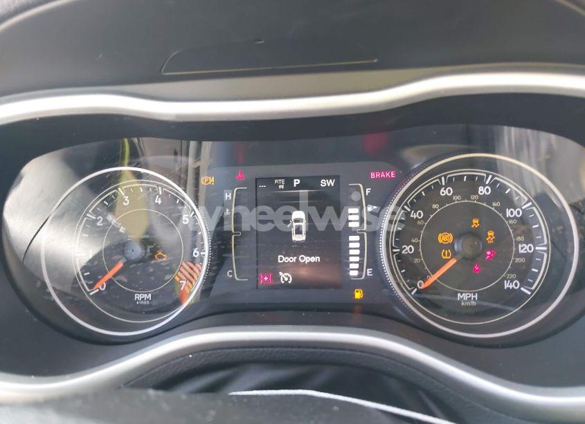 Photo 7 of 2015 Jeep Cherokee LATITUDE (VIN 1C4PJLCB0FW643402)