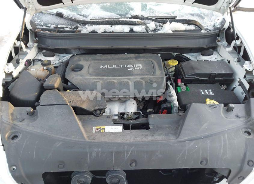 Photo 10 of 2015 Jeep Cherokee LATITUDE (VIN 1C4PJLCB0FW683771)