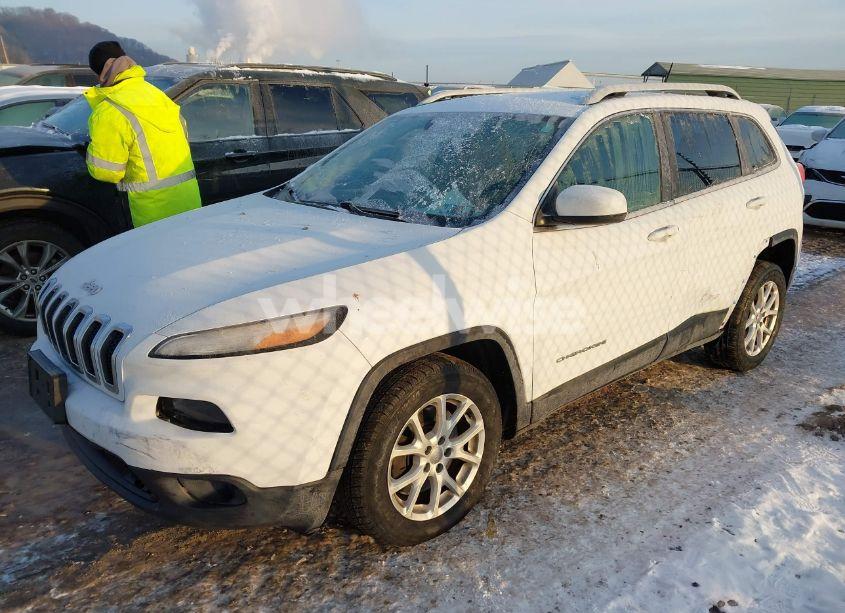 Photo 2 of 2015 Jeep Cherokee LATITUDE (VIN 1C4PJLCB0FW683771)