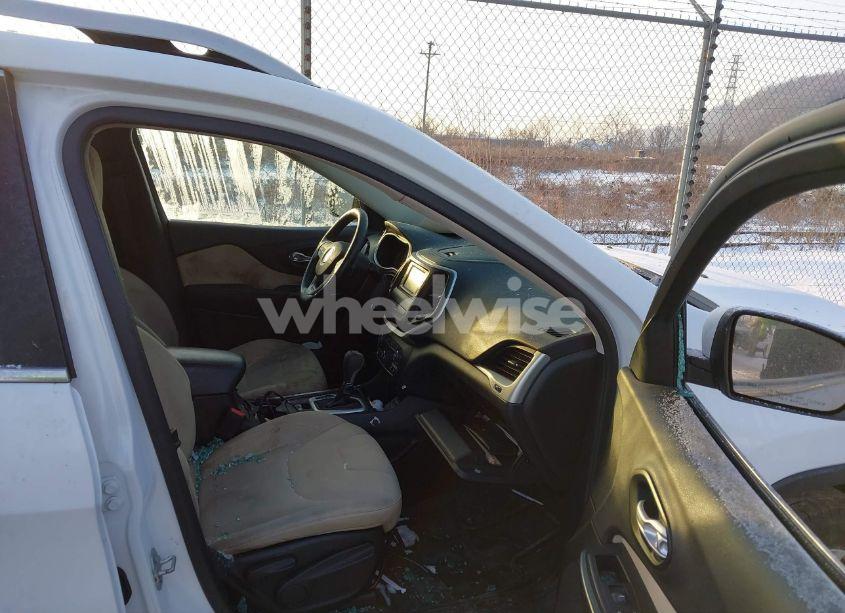 Photo 5 of 2015 Jeep Cherokee LATITUDE (VIN 1C4PJLCB0FW683771)