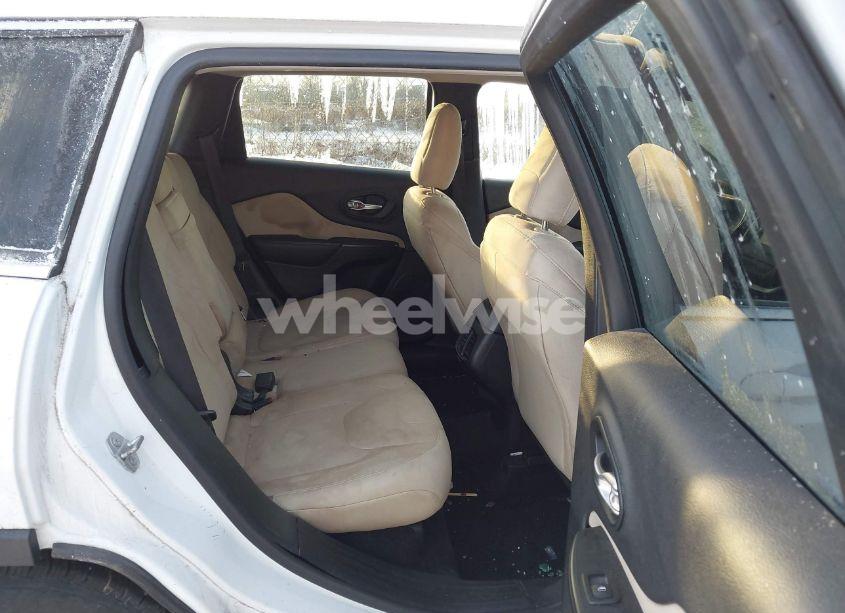 Photo 8 of 2015 Jeep Cherokee LATITUDE (VIN 1C4PJLCB0FW683771)