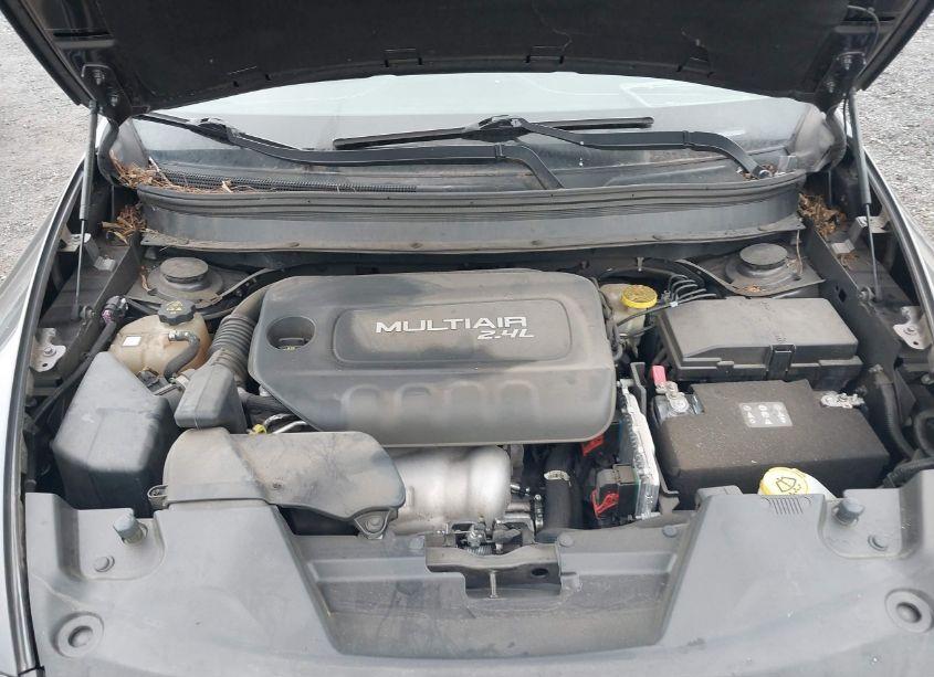 Photo 10 of 2015 Jeep Cherokee LATITUDE (VIN 1C4PJLCB0FW690378)