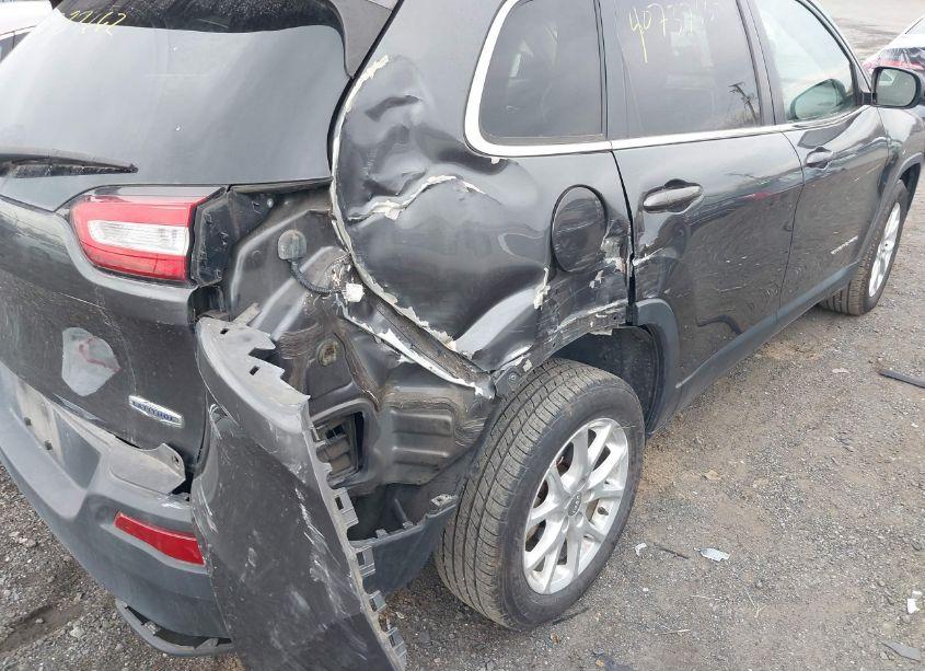 Photo 6 of 2015 Jeep Cherokee LATITUDE (VIN 1C4PJLCB0FW690378)