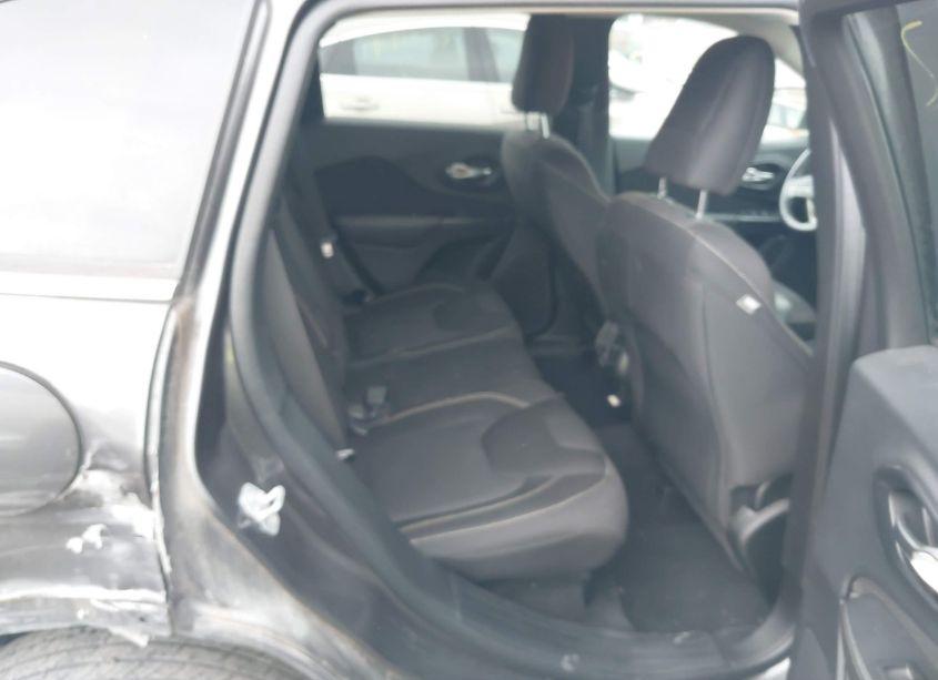 Photo 8 of 2015 Jeep Cherokee LATITUDE (VIN 1C4PJLCB0FW690378)