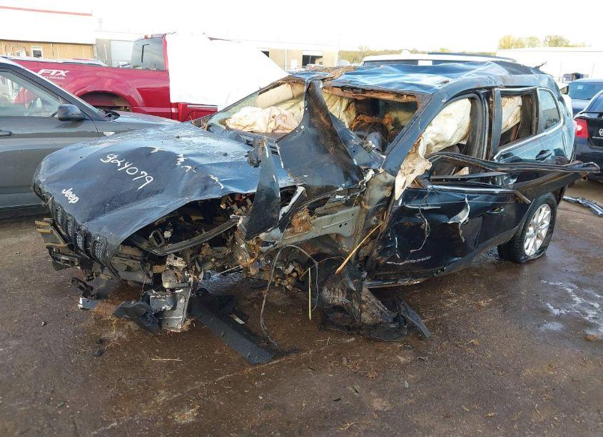 Photo 2 of 2016 Jeep Cherokee LATITUDE (VIN 1C4PJLCB0GW324079)